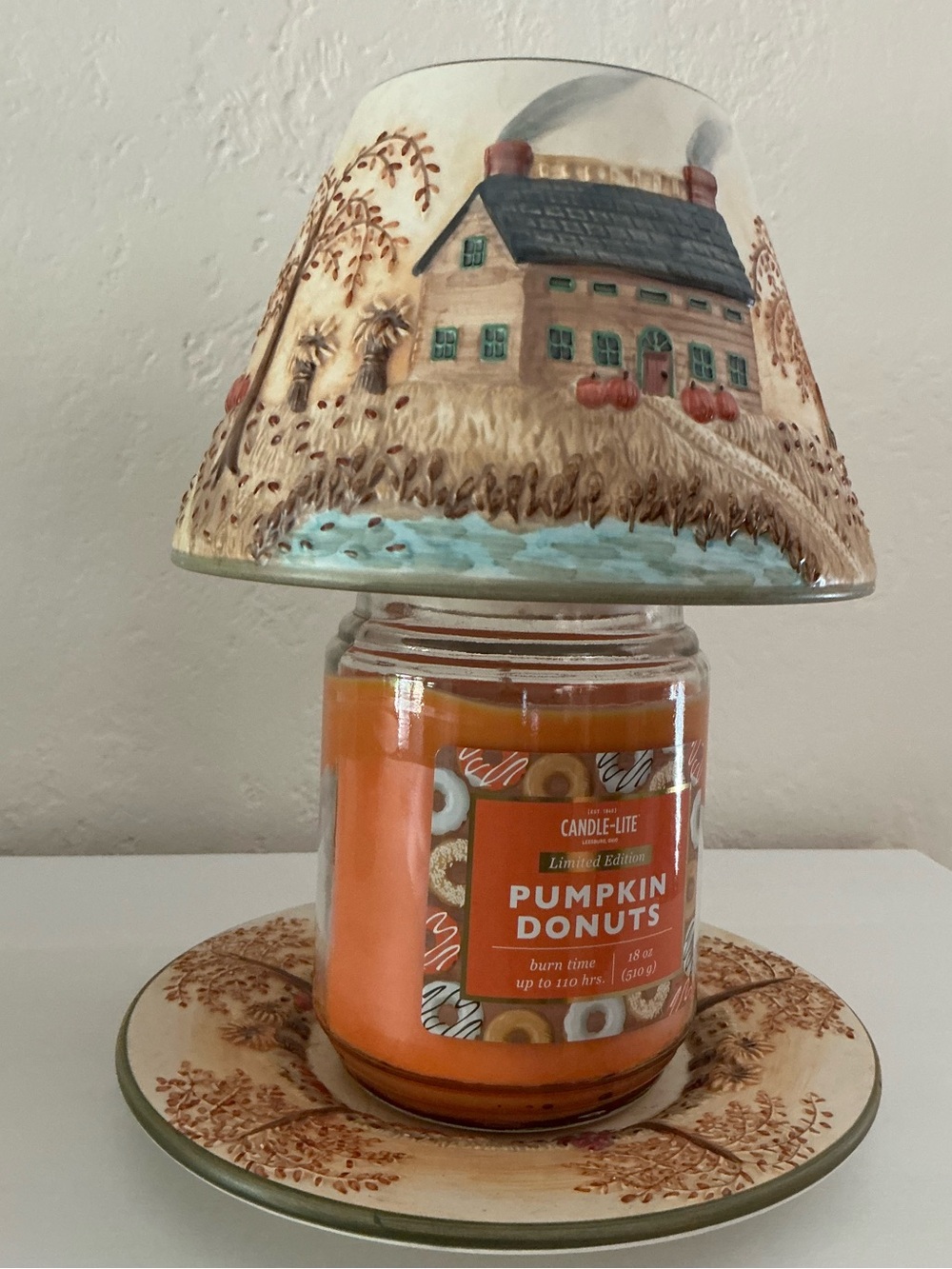Yankee Candle Pumpkin Donuts Jar Lamp with Orange Candle - Picture 3 of 7